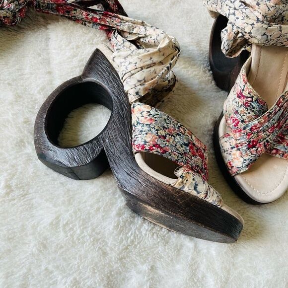 Louis Vuitton Printed Floral Abstract Heels - Picture 5 of 10